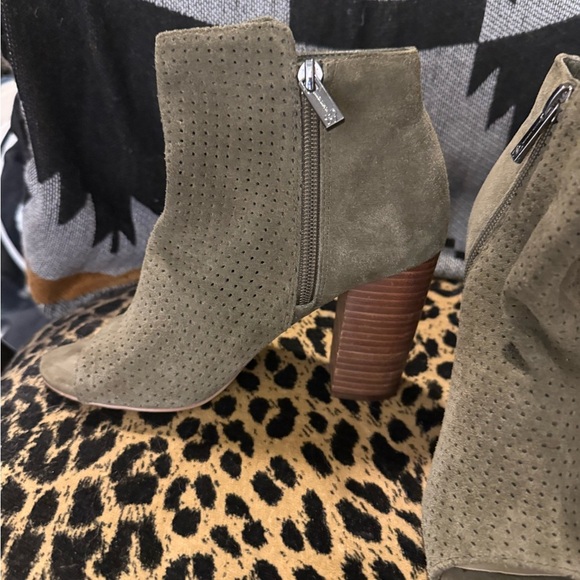 Jessica Simpson Brown and Green Heeled Boots with Peep-Toe and Chunky Heel - Picture 4 of 7